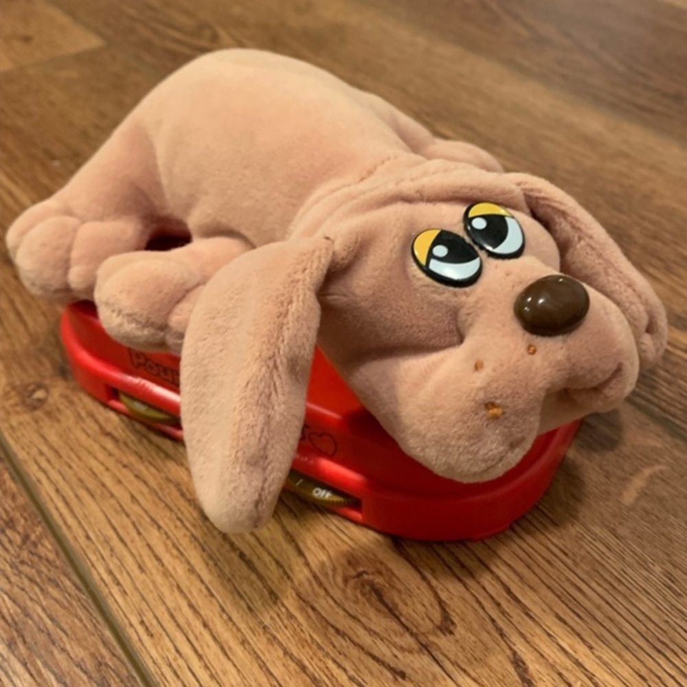Pound Puppy: Vintage 1986 Playtime Products Transistor Radio: Works 100%